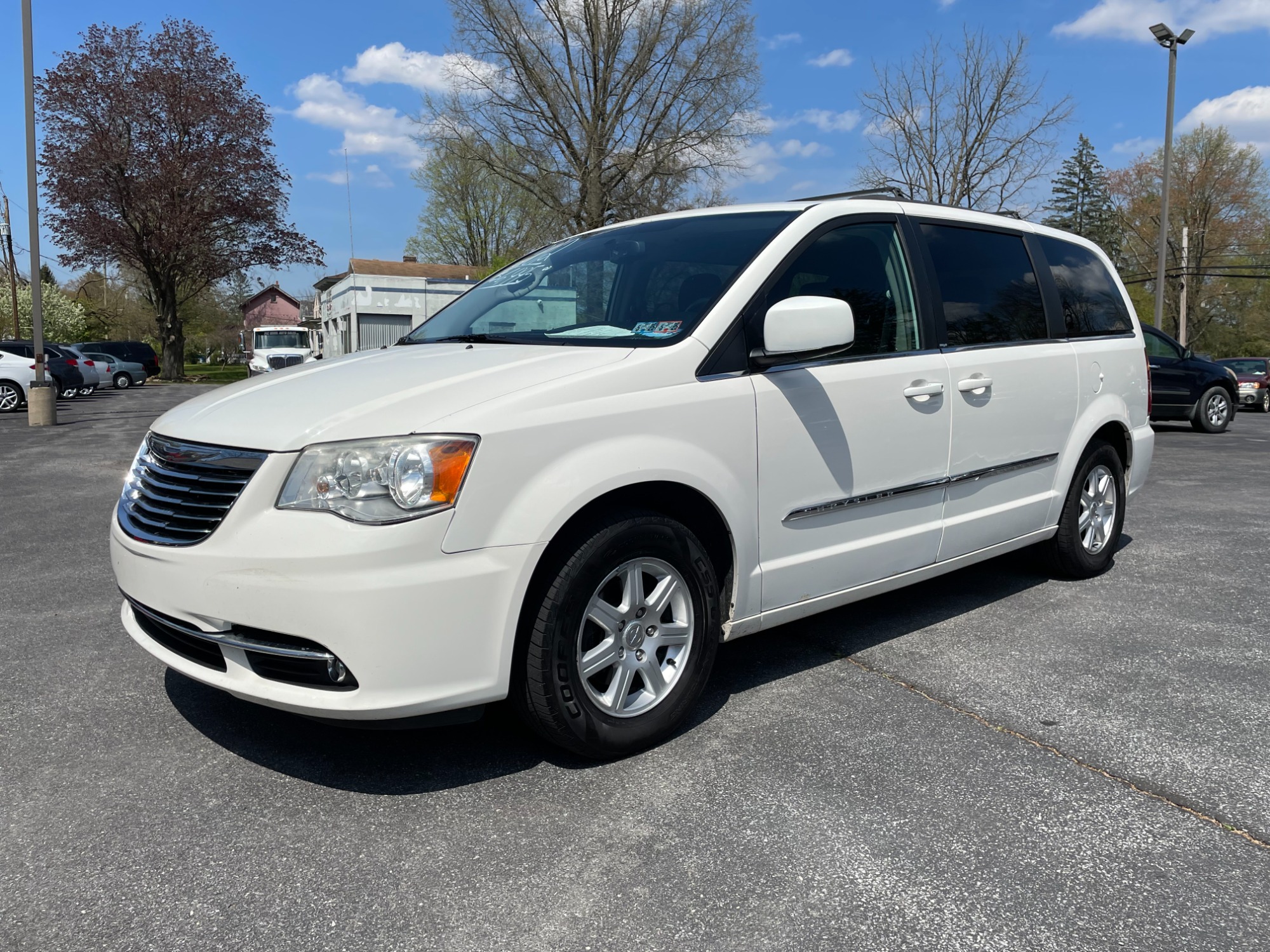 photo of 2012 Chrysler Town & Country Touring